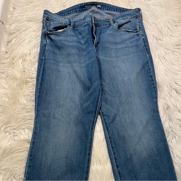 Old Navy Mid-Rise Power Slim Straight Jean Willow Wash 18 - Picture 4 of 11
